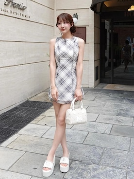 「Darich（ダーリッチ）のバックオープンシアーチェックミニワンピース（ワンピース、グレー系）」を使った、Darichさん（レディース・163cm）の夏コーディネート