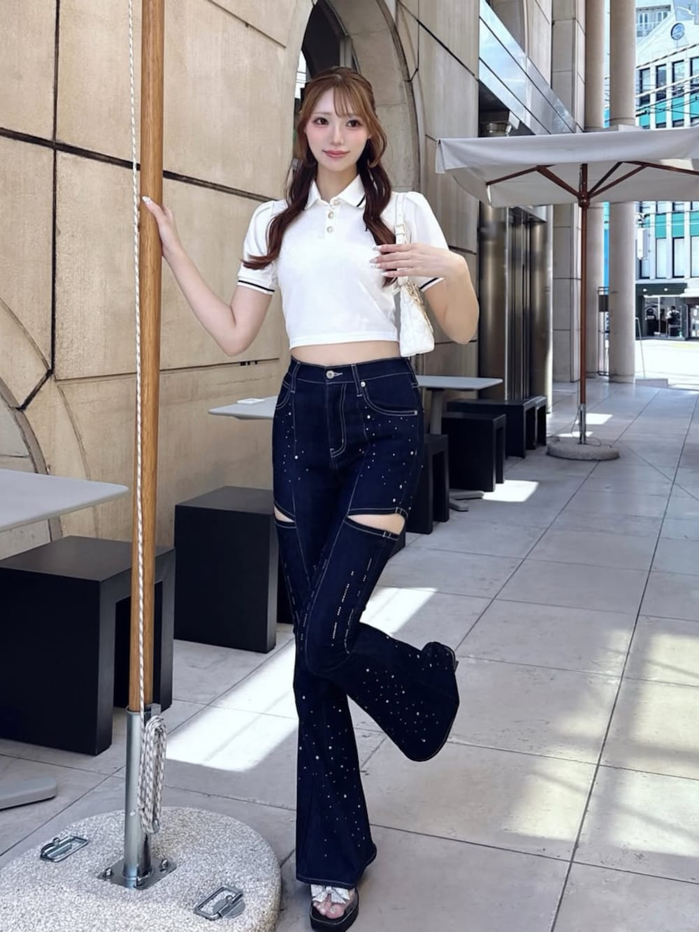 ドロップビジューフレアデニムパンツを使った人気ファッション