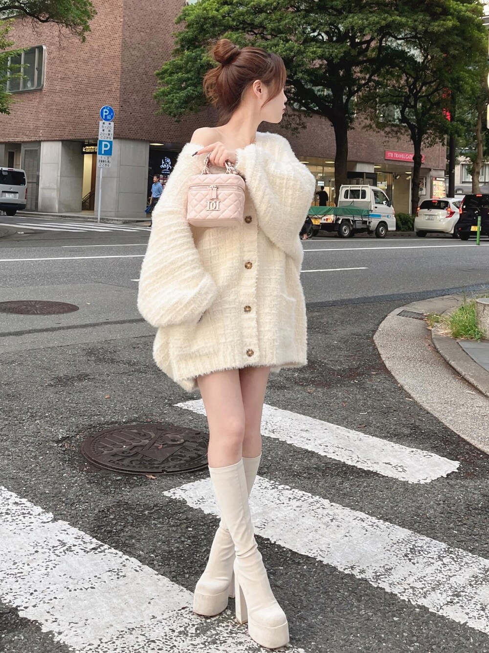 モールボリュームニットカーディガンを使った人気ファッション