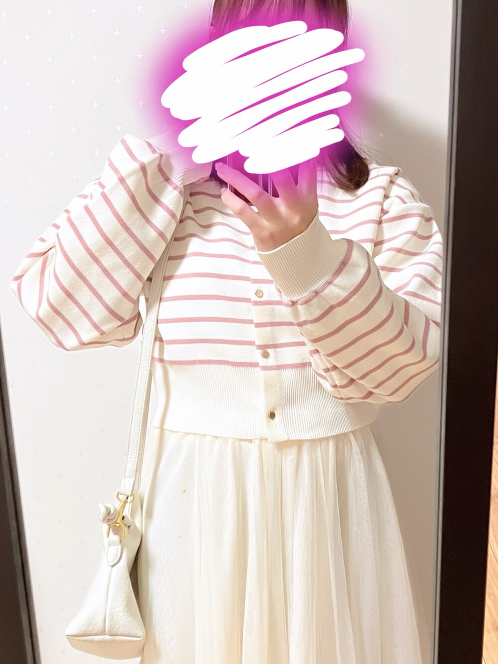 「春コーデ、ボーダー、カーディガン、チュールスカート、白スカート、ガーリー、低身長女子、低身長、低身長コーデ、お出かけコーデ」｜「moment+の前後2WAYスポンジニットショートカーディガン（カーディガン/ボレロ、ピンク系）」を使った、hati1005さん（レディース・148cm）の春コーディネートの1枚目の写真