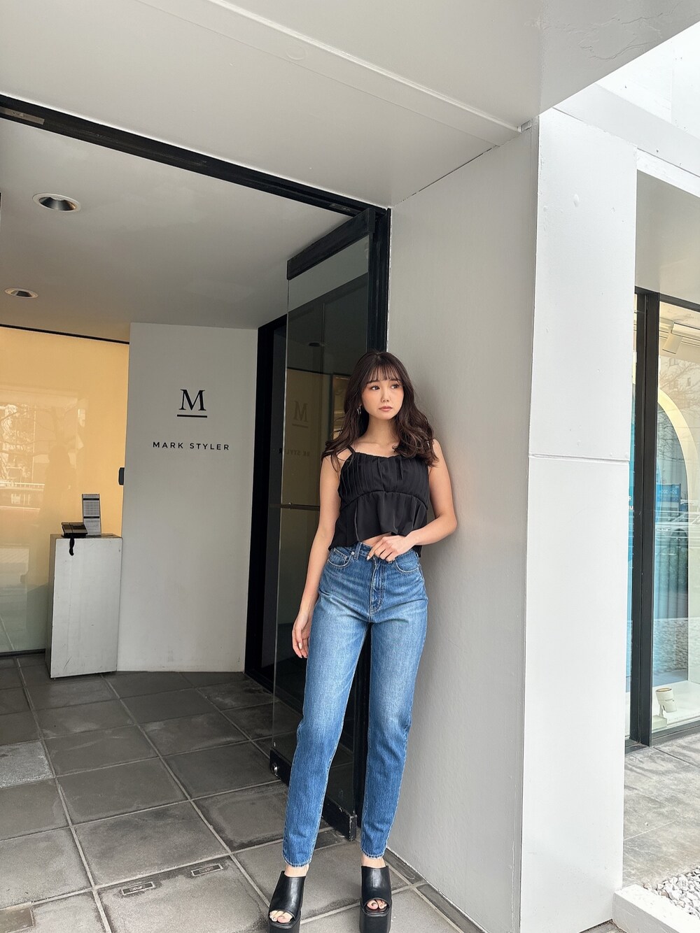 「GYDAのプリーツペプラムキャミブラウス（キャミソール、ブラック系）」を使った、mikuさん（レディース・160cm）の春コーディネートの1枚目の写真