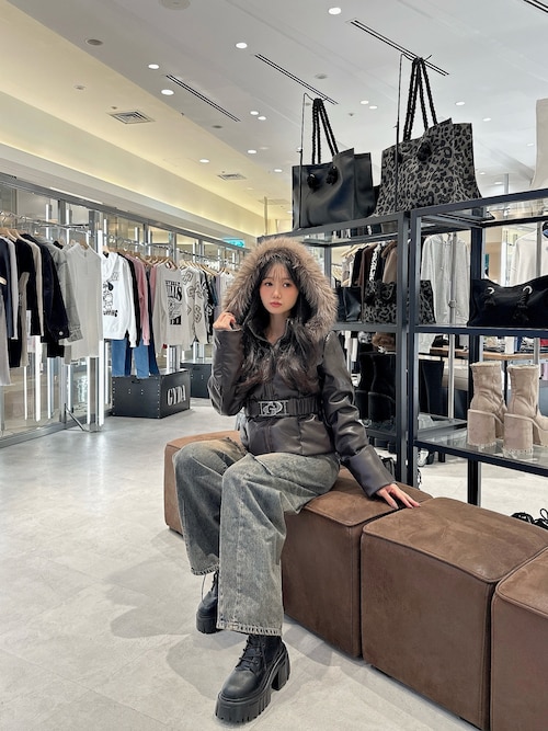 GDベルト付きフェイクレザーショートダウンコート（ダウンジャケット