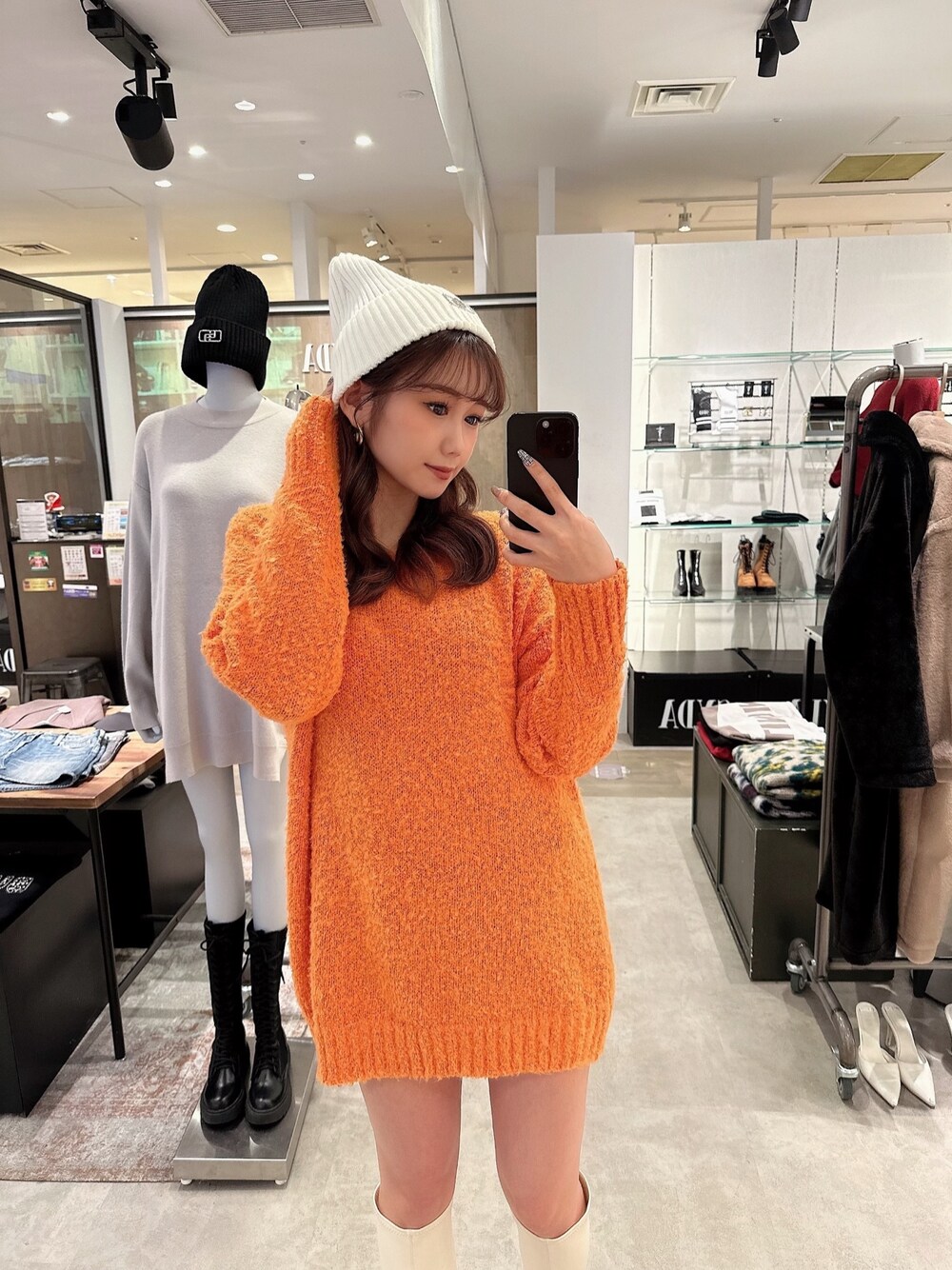 「GYDAのGG plate ニットキャップ（ニットキャップ/ビーニー、ホワイト系）」を使った、mikuさん（レディース・160cm）の冬コーディネートの1枚目の写真