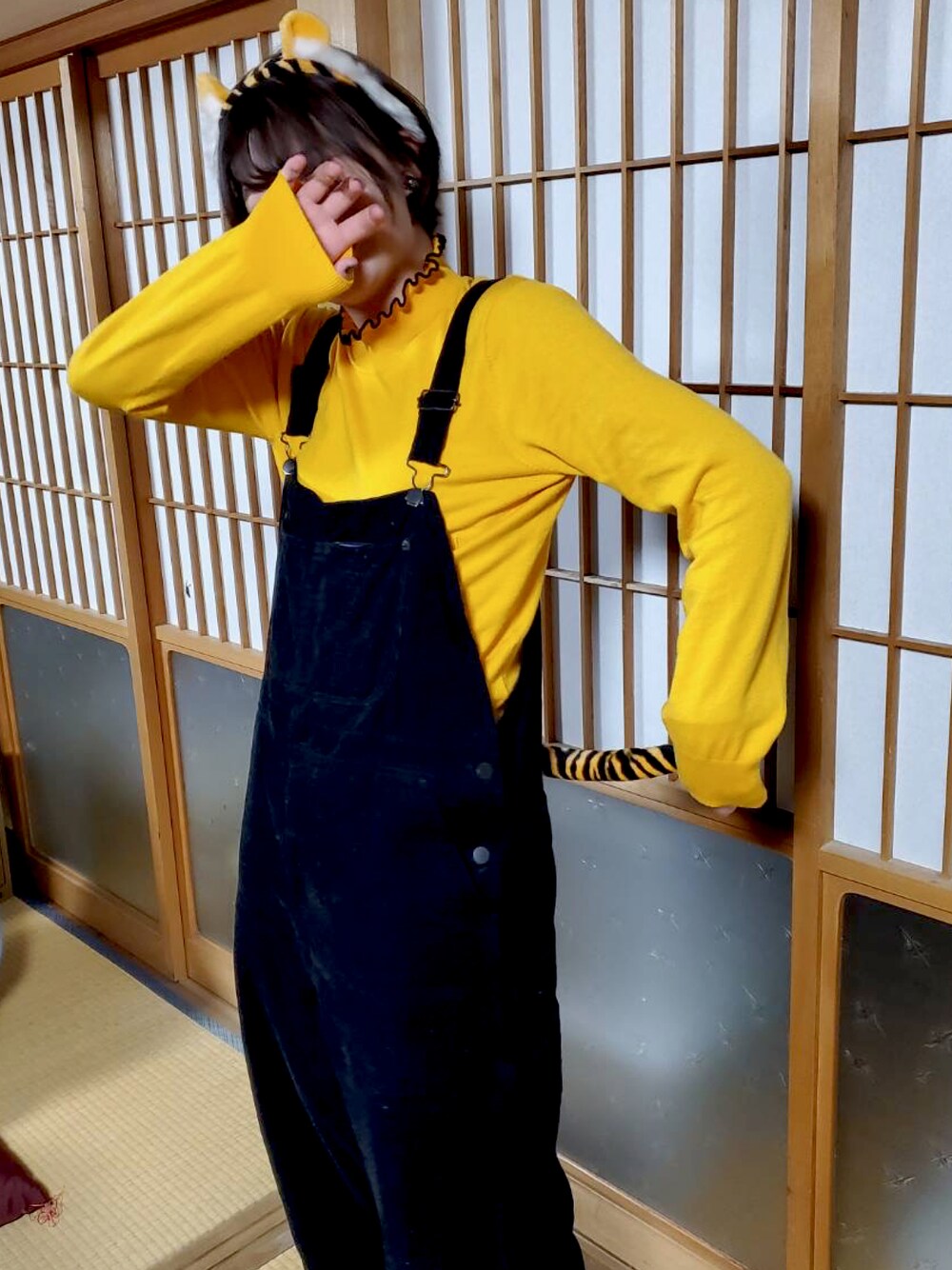 「冬のコーデ、新年一発目、虎コーデ、オーバーオール」｜「GUのアイテム（オールインワン・サロペット、ブラック系）」を使った、nagachiiiさん（レディース・163cm）の冬コーディネートの1枚目の写真