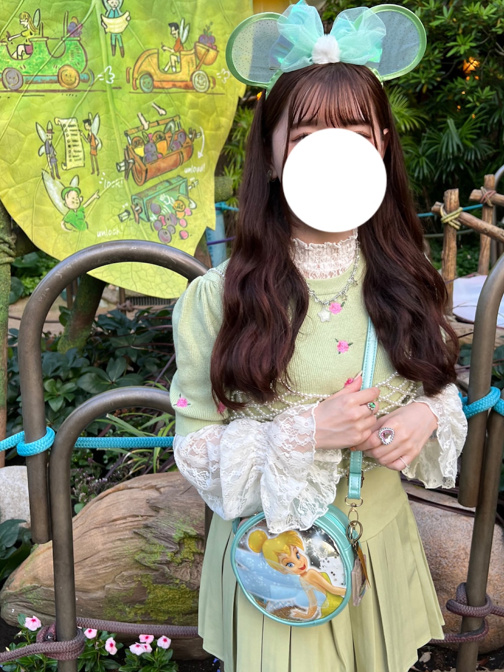 「低身長、グリーン、緑、ディズニーコーデ、ディズニーシー、disney、ティンカーベル、グレイル、GRL、カチューシャ、パール、ビスチェ、プリーツスカート、厚底シューズ、シースルーソックス」｜「GRLのアイテム（トップス、グリーン系）」を使った、モエさん（レディース・148cm）の夏コーディネートの1枚目の写真