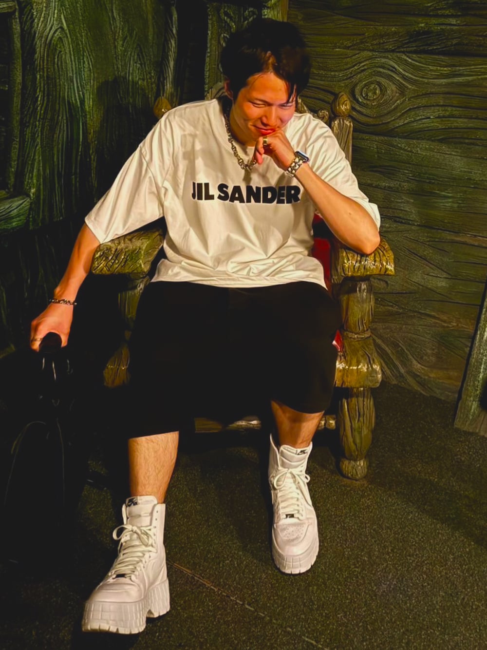 「NIKE、JILSANDER、白Tシャツ、ブーツ、ハイカットスニーカー、ハイカットブーツ、厚底ブーツ、ディズニーコーデ」｜「JIL SANDERのT-SHIRT CN SS（Tシャツ/カットソー、ホワイト系）」を使った、ラダバンプさん（メンズ・167cm）の夏コーディネートの1枚目の写真