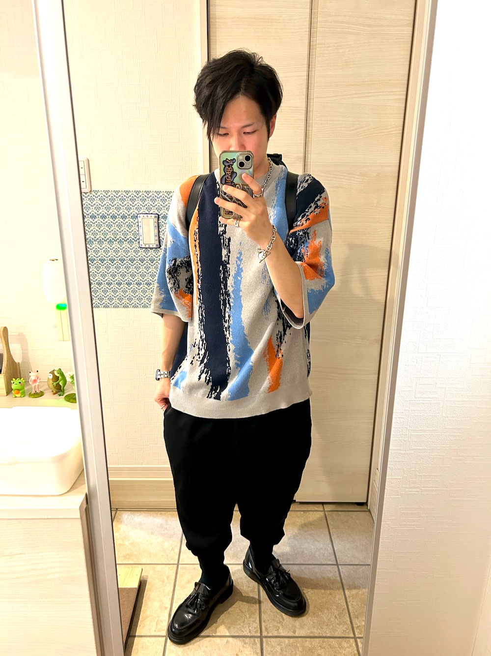 「GUCCI、stussy、EMMA  CLOTHES、サマーニット、Dr.Martens、ローファー、サルエルパンツ、アクセサリー、HARE」｜「EMMA CLOTHESのイレギュラーストライプ ジャガード編みクルーネック半袖ニット EMMA CLOTHES 2023SS（ニット/セーター、グレー系）」を使った、ラダバンプさん（メンズ・167cm）の夏コーディネートの1枚目の写真