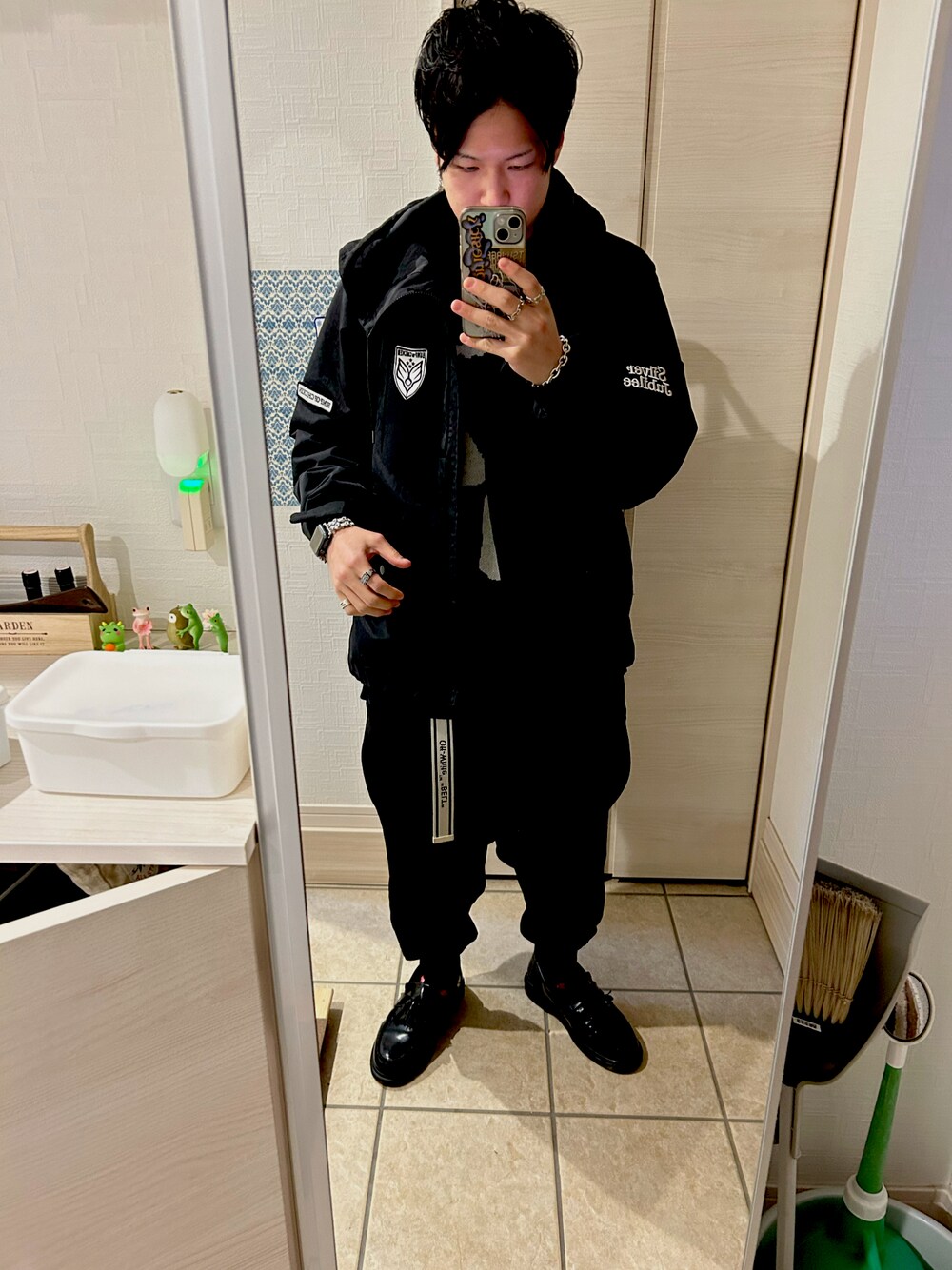 ナイロンジャケットを使った「BUMP OF CHICKEN」の人気ファッション