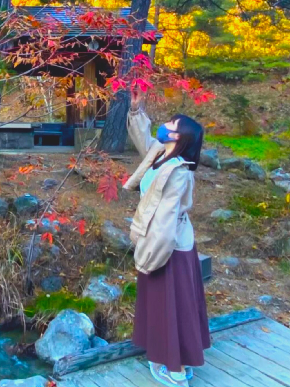 「秋コーデ、草津温泉」｜「archivesのバックレースアップスカート（スカート、ブラウン系）」を使った、NOMAさん（レディース・163cm）の夏コーディネートの1枚目の写真