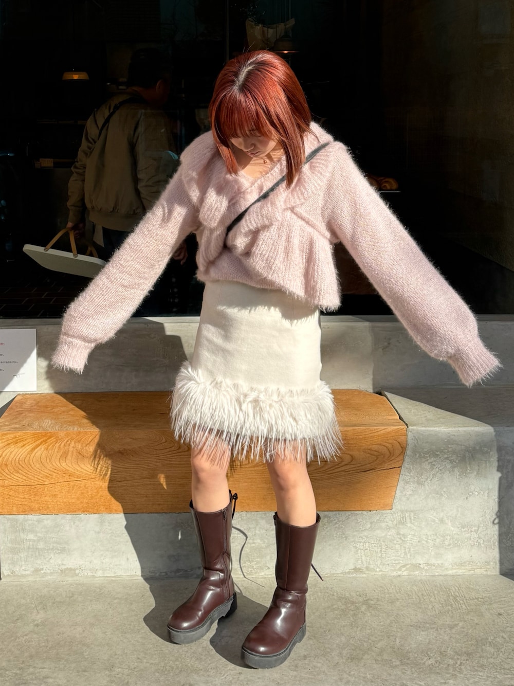 「真冬のあったかスタイル、休日スタイル、オトナ女子、大人可愛い、低身長コーデ、スカート、ニット」｜「moment+のキャットヤーンクロスフリルニットプルオーバー（ニット/セーター、ピンク系）」を使った、うざみちゃん🦈さん（レディース・158cm）の冬コーディネートの1枚目の写真