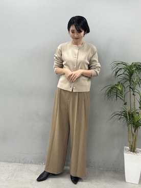 「LARUTA（ラルータ）の【LARUTA】ツイストカルゼタックパンツ（スラックス、ベージュ系）」を使った、あずささん（レディース・165cm）の春コーディネート