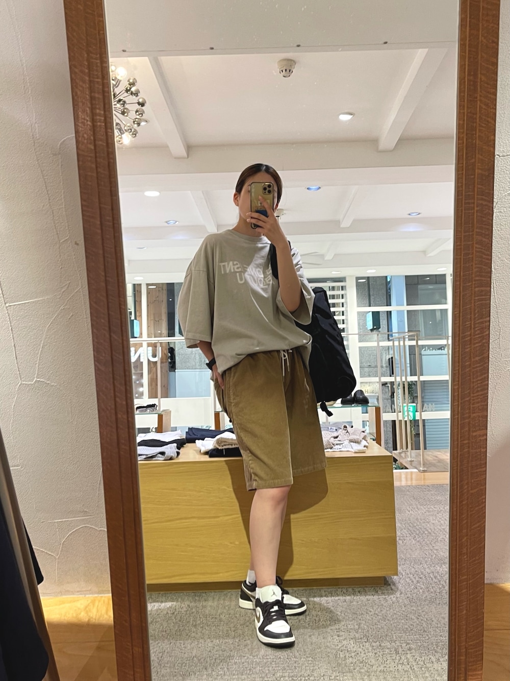 「夏コーデ、古着MIX、スポーツミックス、メンズライク、スニーカー、ハーフパンツ、コーデュロイ、ロゴT、秋服準備はじめました、初秋コーデ、ショルダーバッグ、Tシャツコーデ、カジュアル」｜「CANAL JEANのEl mar(エルマール) NEWメッセンジャーバッグ（メッセンジャーバッグ、ブラック系）」を使った、nanohaさん（レディース・164cm）の夏コーディネートの1枚目の写真