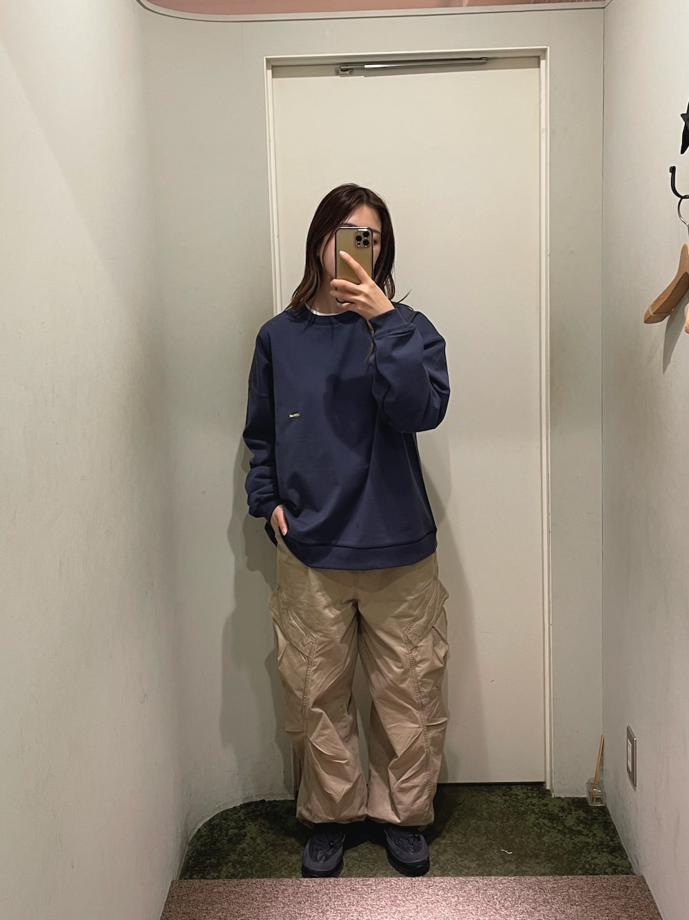 「冬コーデ、メンズライク、カジュアル、春、スウェット、カーゴパンツ、ロングスカート、ブーツ、スポーツミックス」｜「CANAL JEANのchoice_cnl　DaybreakヘビーウエイトロンT（Tシャツ/カットソー、ブルー系）」を使った、nanohaさん（レディース・164cm）の冬コーディネートの1枚目の写真