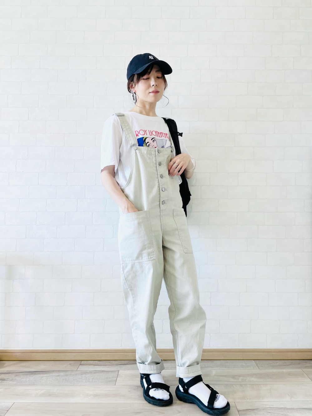 「カジュアルコーデ、プチプラコーデ、しまむら、UNIQLO、低身長、ママコーデ、キャップ、キャップ女子、お洒落さんとつながりたい、サロペット」｜「NEW ERAの【NEW ERA】ニューエラ キャップ 9TWENTY MINI LOGO MLB ニューヨークヤンキース 帽子（キャップ、ブルー系）」を使った、うめこさん（レディース・151cm）の夏コーディネートの1枚目の写真