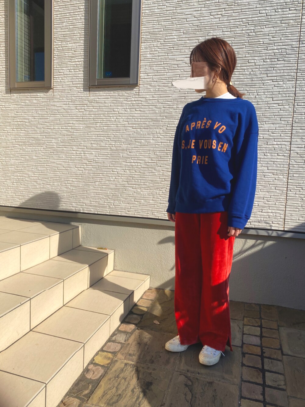 「シンプルコーデ、秋服、お出かけコーデ、大人かわいい、オトナカジュアル、プチプラ、ビッグシルエット、converse、ワイドパンツ、ベロアパンツ」｜「Simpliciteのアイテム（スウェット、ブルー系）」を使った、i k k y u 𓅿さん（レディース・157cm）の秋コーディネートの1枚目の写真