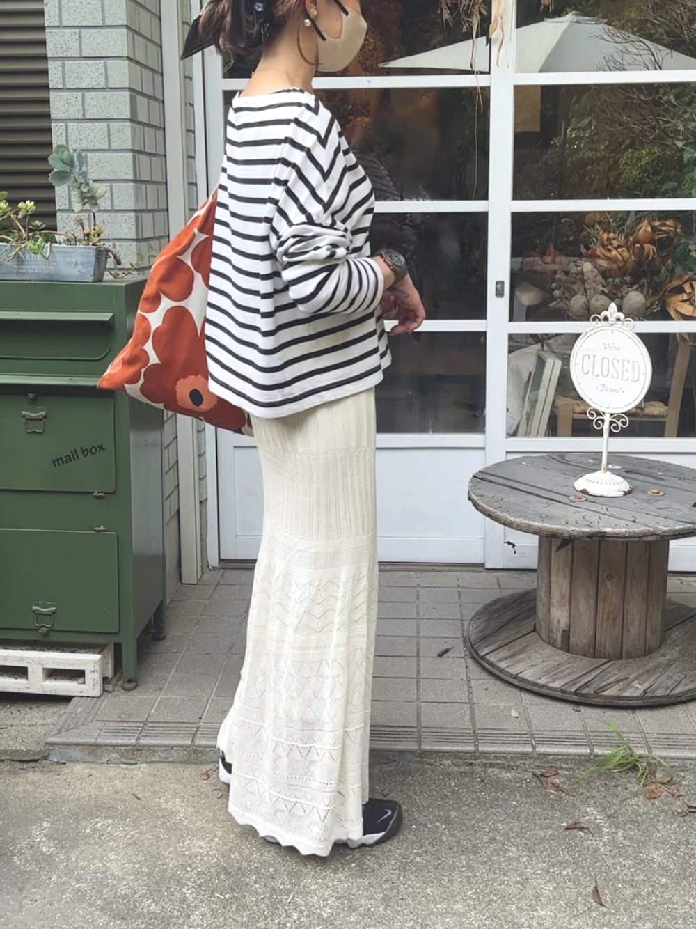 「秋服、大人カジュアル、ボーダートップス、ロングスカート、透かし編みスカート、ボートネック、ボーダー、nano・universe、marimekko、エアリフト」｜「NANO universeのアイテム（Tシャツ/カットソー、ホワイト系）」を使った、ミズタマ⭐︎さん（レディース・157cm）の秋コーディネートの1枚目の写真