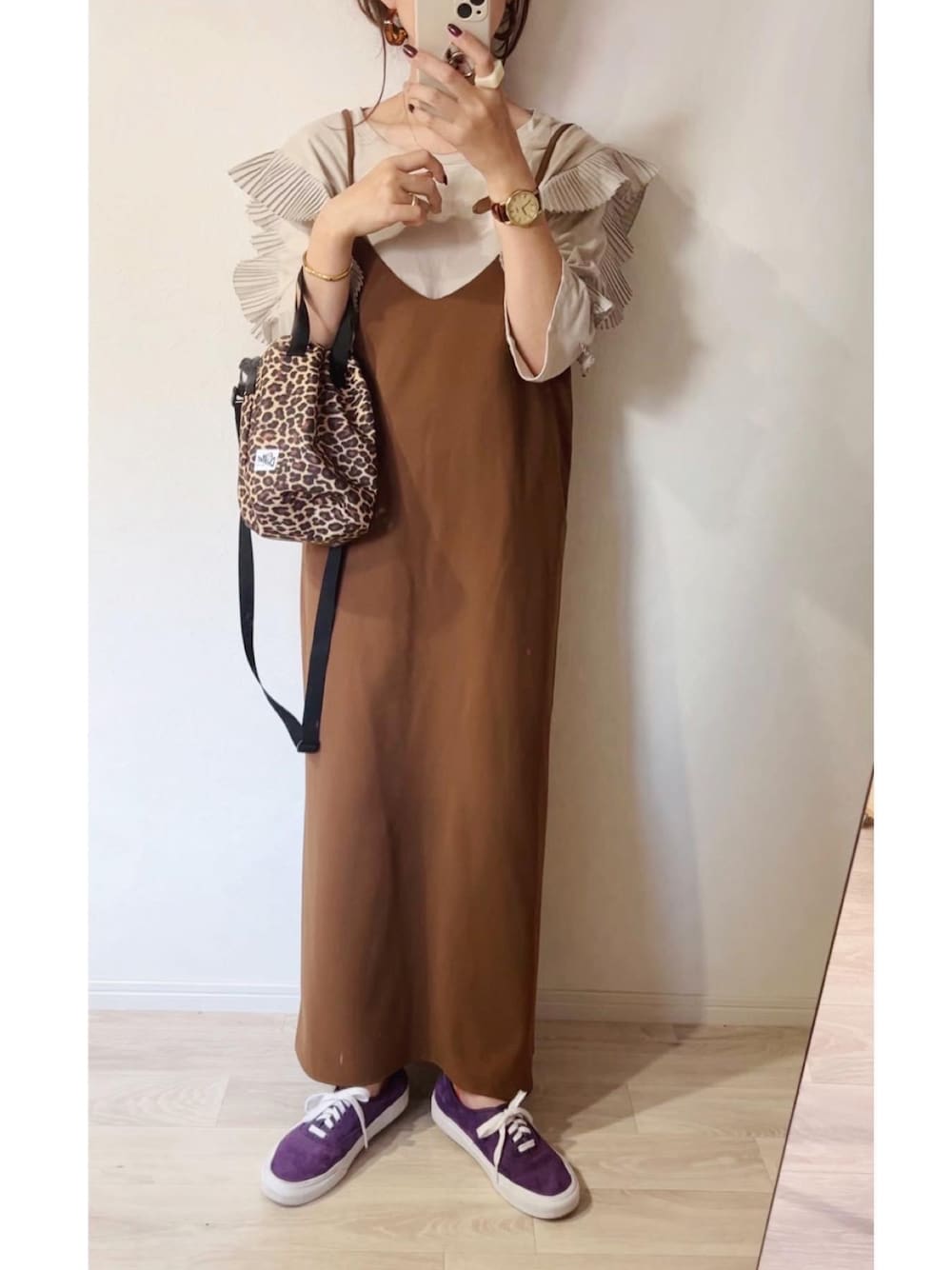 「PR、休日スタイル、LHME、バングル、フリルトップス、キャミワンピ、オーセンティック、drifter、VANS、VANS AUTHENTIC、CIAOPANIC TYPY」｜「CIAOPANIC TYPYの袖プリーツボリュームTee（Tシャツ/カットソー、グレー系）」を使った、ミズタマ⭐︎さん（レディース・157cm）の秋コーディネートの1枚目の写真