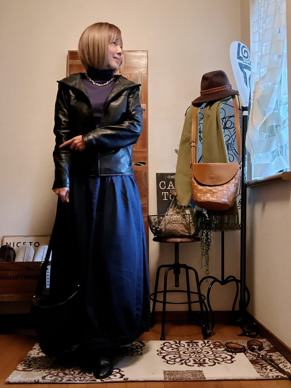 ライダースジャケットを使った「バルーンスカート」の人気ファッション 