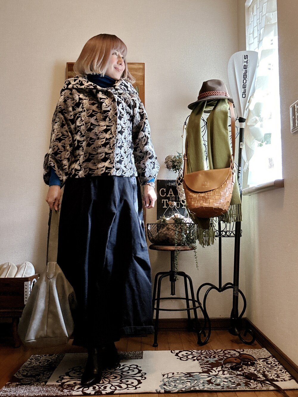 antiqua（アンティカ）の「花刺繍ビッグフードコート（その他