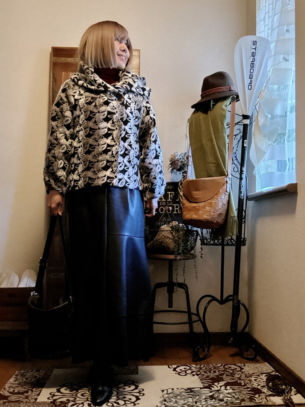 antiqua（アンティカ）の「花刺繍ビッグフードコート（その他