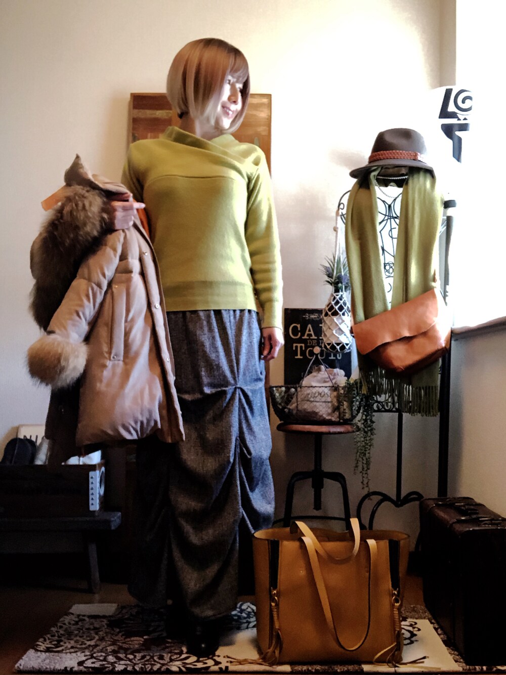 「antiqua、Chloe、ウィッグ、LilyMei、ダウンコート、ロングスカート、大人カジュアル、きれいめカジュアル、ブーツ、ketty cherie」｜「ketty cherieのカシュクール ウールニット ¥5,192（ニット/セーター、グリーン系）」を使った、𝓮𝓽𝓼𝓾*さん（レディース・157cm）の冬コーディネートの1枚目の写真