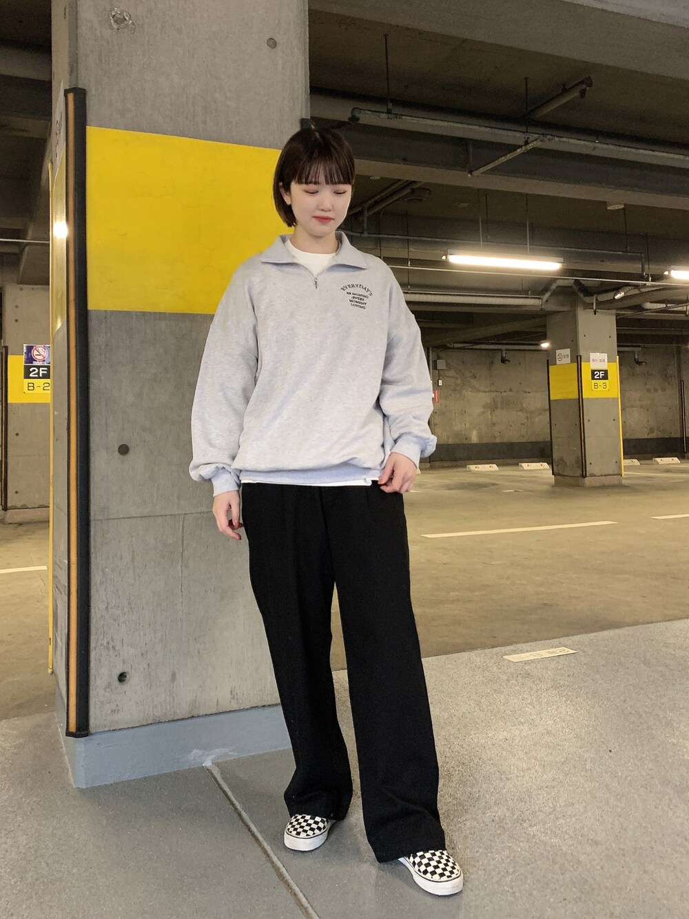 「ハーフジップ、バンズ、古着、古着MIX、休日スタイル、カジュアル、お洒落さんとつながりたい、パンツスタイル、スニーカー、高身長女子」｜「VANSのVANS CLASSIC SLIP-ON 98 DX VN0A3JEXPU1（スリッポン、その他）」を使った、manaさん（レディース・166cm）の冬コーディネートの1枚目の写真