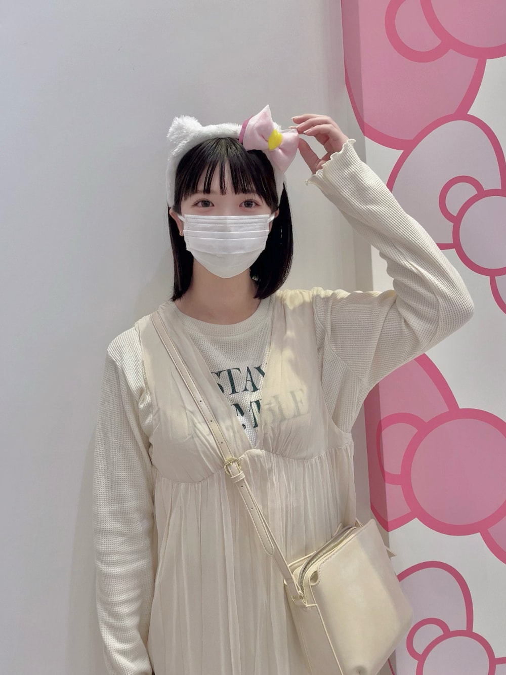 「秋のコーデ、白ワンピース、お洒落さんとつながりたい、オトナカジュアル、ワンピーススタイル、オトナ女子、大人コーデ、Kastane、ユニバ、猫、アニマル柄」｜「WEGOのWEGO/メロウワッフルロンT（Tシャツ/カットソー、その他）」を使った、manaさん（レディース・165cm）の秋コーディネートの1枚目の写真