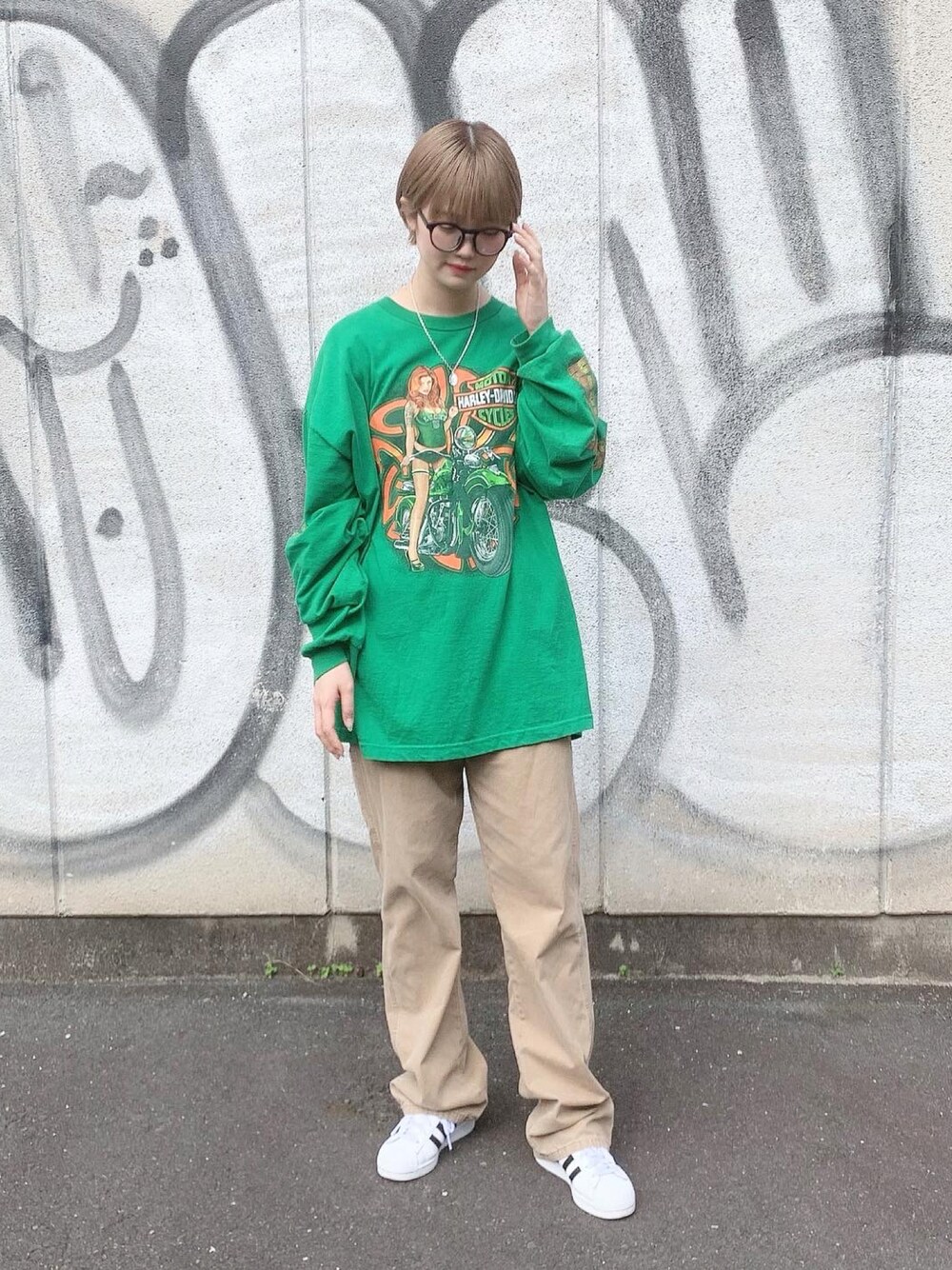 「ハーレーダビッドソン、古着、古着MIX、高身長女子、今日のコーデ、フルジョ、ストリート、スケータースタイル」｜「古着のアイテム（パンツ、ベージュ系）」を使った、manaさん（レディース・165cm）の夏コーディネートの1枚目の写真