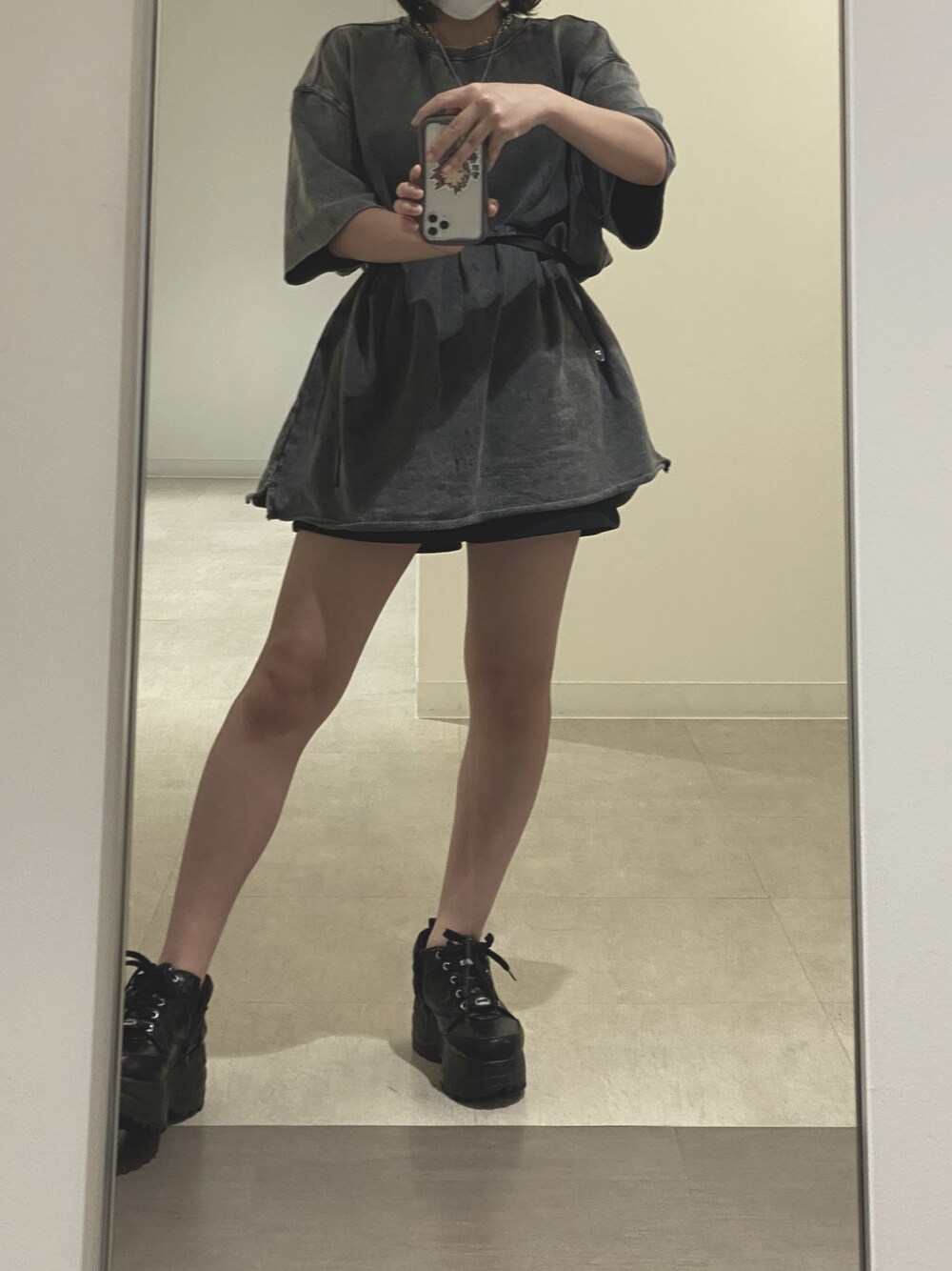 「ゆったりコーデ、厚底シューズ、プチプラ」｜「Bershkaのアイテム（トップス、グレー系）」を使った、たゃもんさん（レディース・156cm）の秋コーディネートの1枚目の写真
