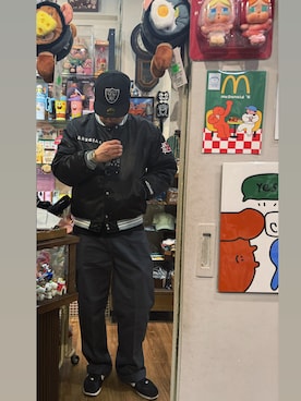 「Mitchell&Ness（ミッチェル&ネス）のアイテム」を使った、Yu Shuo Changさん（メンズ・180cm）の冬コーディネート