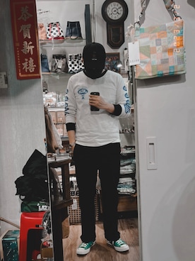 「アイテム（チノパンツ、ホワイト系）」を使った、Yu Shuo Changさん（メンズ・180cm）の春コーディネート