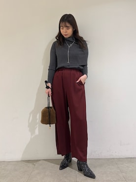 「アイテム（パンツ、レッド系）」を使った、Shihoさん（レディース・168cm）の秋コーディネート