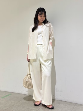 「qualite（カリテ）のラメストライプシャツ　春服　夏服　オフィスカジュアル　羽織り　きれいめ（シャツ/ブラウス、ホワイト系）」を使った、Shihoさん（レディース・168cm）の夏コーディネート