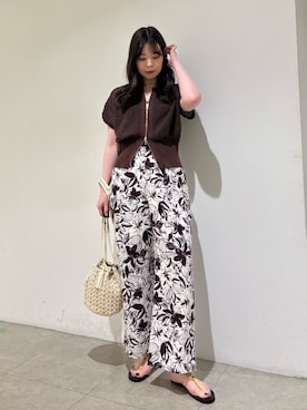 「qualite（カリテ）のZIP UP 透かしニット　春服　夏服　羽織り　シアー（ニット/セーター、ブラウン系）」を使った、Shihoさん（レディース・168cm）の夏コーディネート