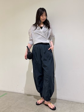 「qualite（カリテ）のリネン混レギュラーシャツ　春服　夏服　オフィスカジュアル（シャツ/ブラウス、パープル系）」を使った、Shihoさん（レディース・168cm）の夏コーディネート
