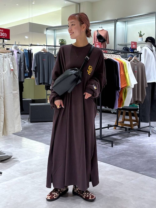 今季【完売品】ローリーズファーム MLB モンスターワンピース LOWRYS FARM ワンピース MLBモンスターワンピース 579431