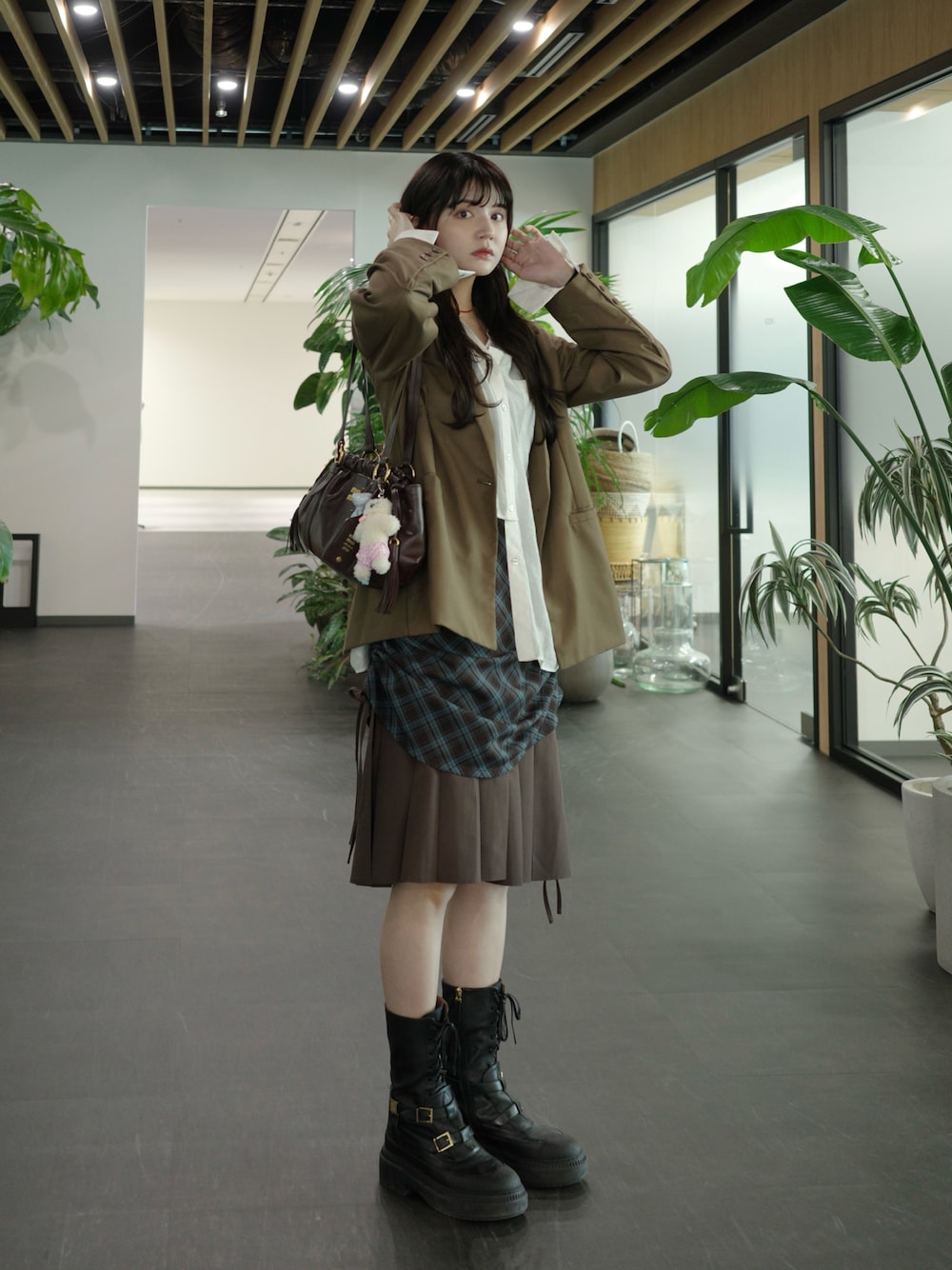 FENDIのブーツを使った人気ファッションコーディネート（髪型：ロング