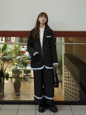 「アイテム（テーラードジャケット）」を使った、村田倫子さん（レディース・163cm）の秋コーディネート