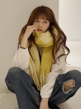 「アイテム（マフラー）」を使った、村田倫子さん（レディース・163cm）の夏コーディネート