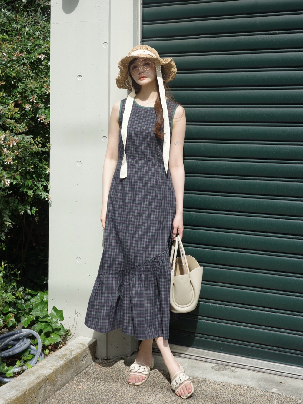 back cut onepiece／バックデザインノースリーブワンピースを使った