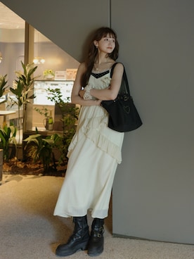 「アイテム（キャミソール）」を使った、村田倫子さん（レディース・163cm）の秋コーディネート