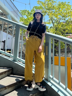 「アイテム（カーゴパンツ、イエロー系）」を使った、村田倫子さん（レディース・163cm）の夏コーディネート