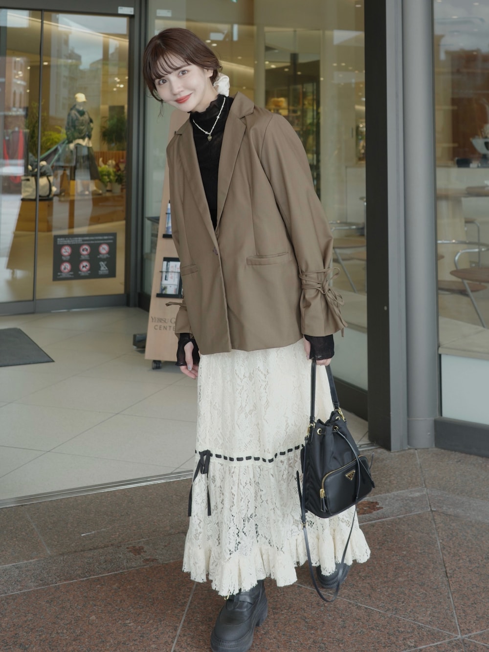 村田倫子｜idemのテーラードジャケットを使った秋コーディネート - WEAR