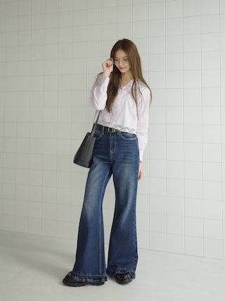 「idem(イデム)のparisienne frill flare denim / 裾フリルデニムパンツ(デニムパンツ)」を使った、村田倫子さん(レディース・163cm)の秋コーディネート
