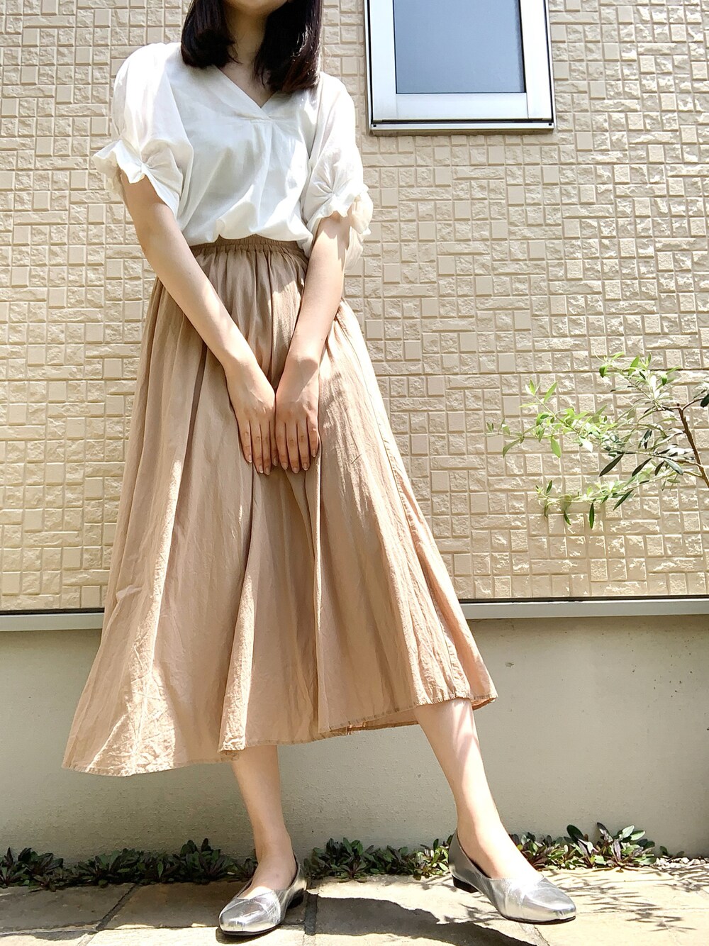 「シンプルコーデ、オトナ女子、プチプラコーデ、高身長女子、夏コーデ、ブラウス、デート、ootd、おしゃれさんと繋がりたい、いいね、save、フォローお願いします🤑」｜「INGNIのコットンワッシャーロング／スカート（スカート、ベージュ系）」を使った、Ruriさん（レディース・166cm）の夏コーディネートの1枚目の写真