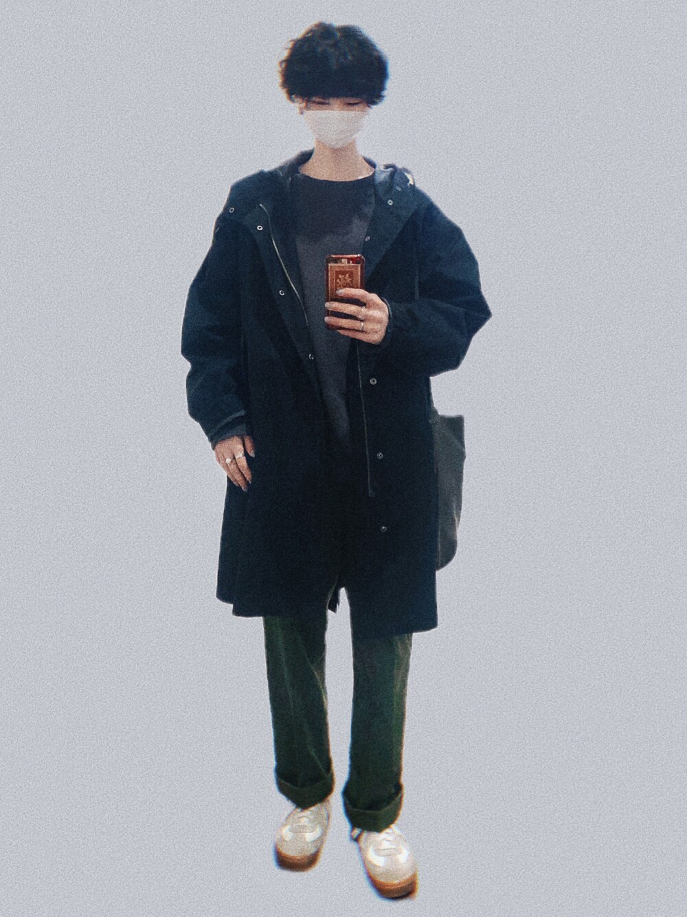 「ミリタリー、ショルダーバッグ」｜「UNIQLOのブロックテックモッズコート（その他アウター、ブラック系）」を使った、ᑒさん（レディース・168cm）の春コーディネートの1枚目の写真