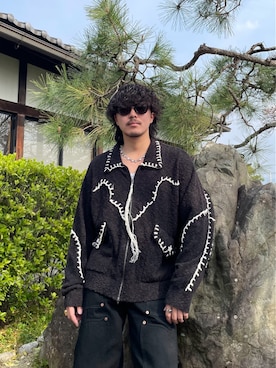 「久遠別注のアイテム（ニット/セーター、ブラック系）」を使った、qsssy さん（メンズ・160cm）の春コーディネート