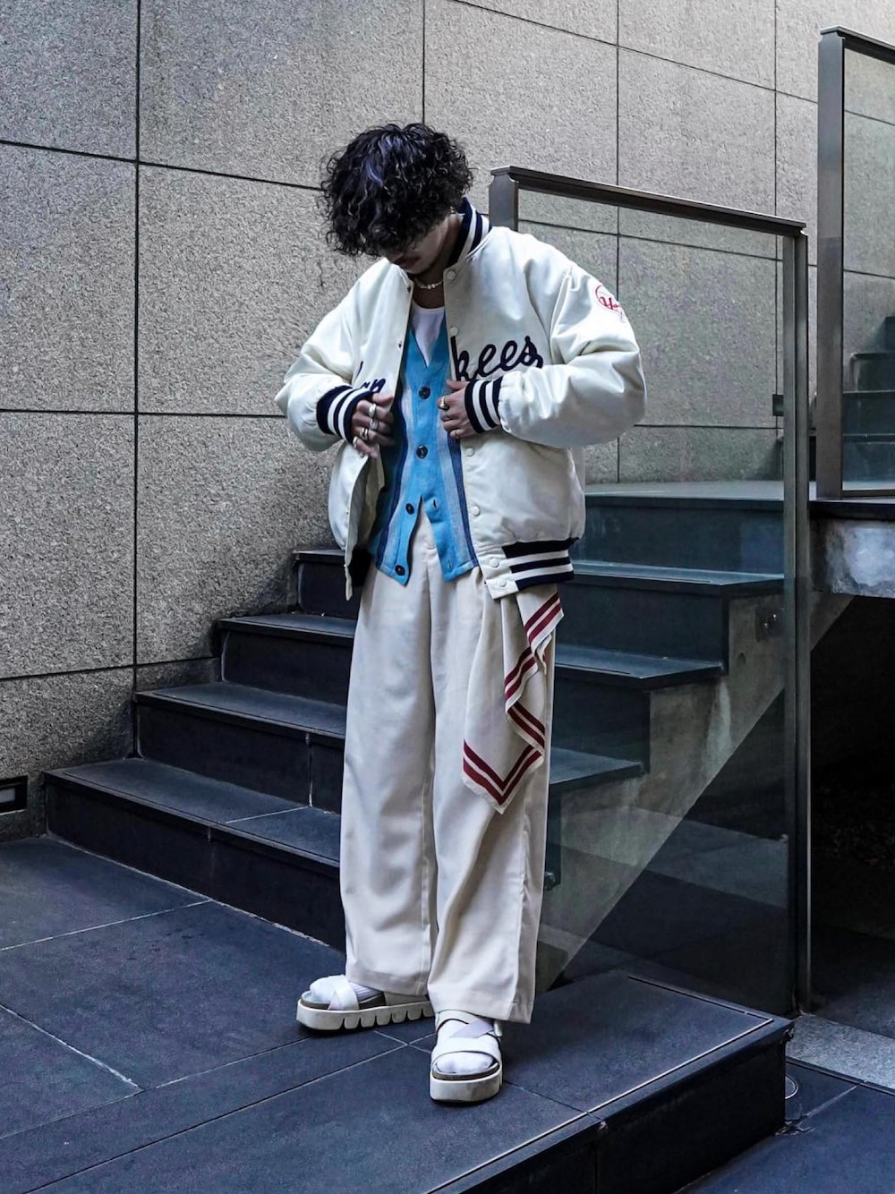 「hxcyydのアイテム（カーディガン/ボレロ、ブルー系）」を使った、qsssy さん（メンズ・160cm）の冬コーディネートの1枚目の写真