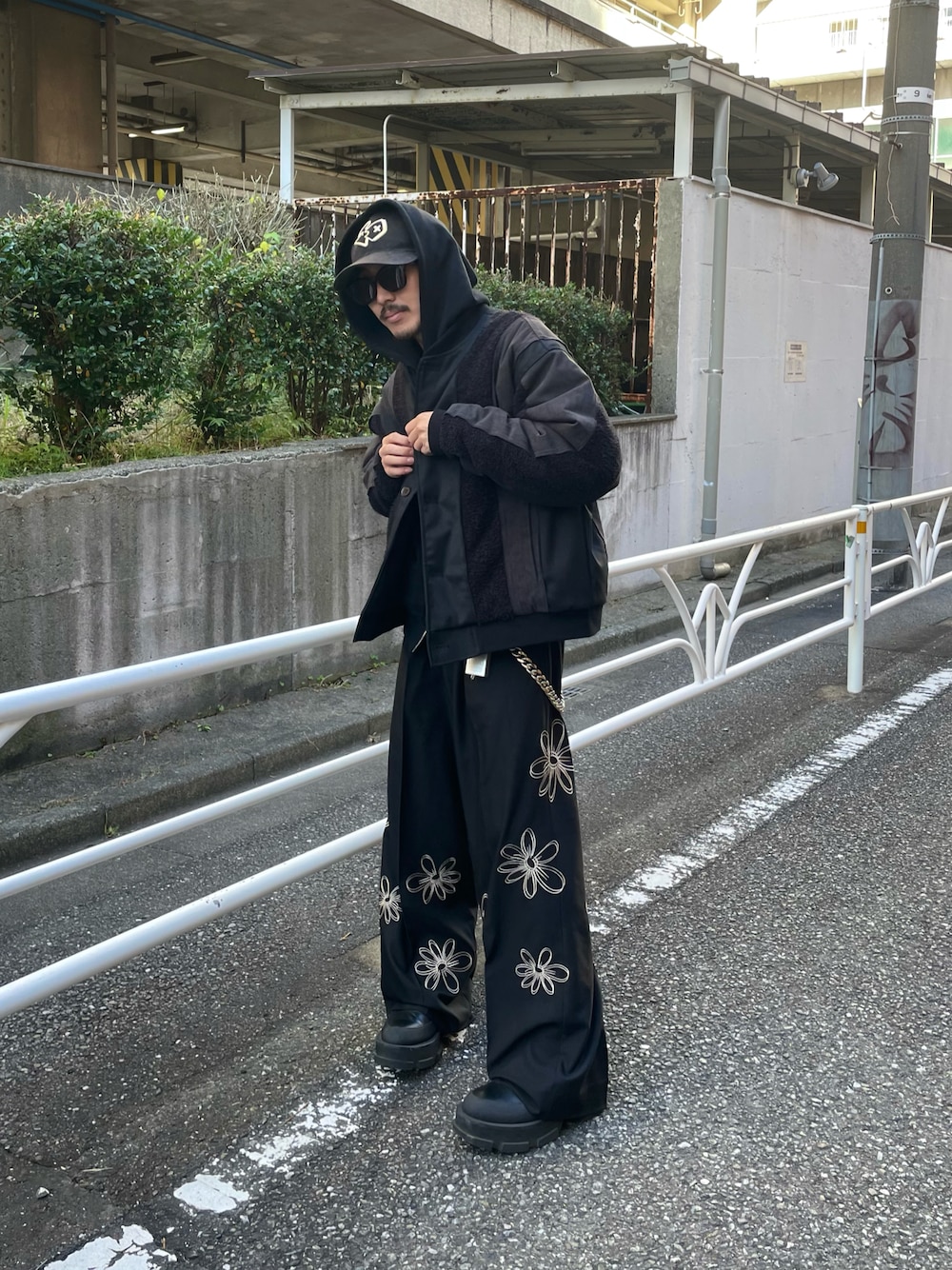 ajouter flow】flower embroidery slacksを使った人気