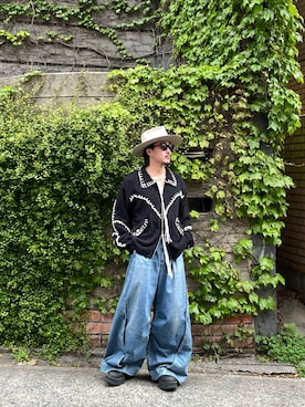 「久遠別注のアイテム（ニット/セーター、ブラック系）」を使った、qsssy さん（メンズ・160cm）の春コーディネート